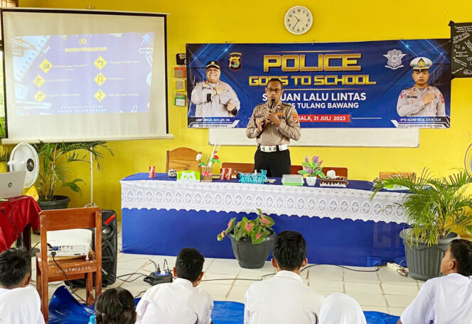 
					Edukasi Sejak Dini Kepada Para Pelajar, Polres Tulang Bawang Gelar Police Goes To School di SMP Negeri 1 Gedung Meneng