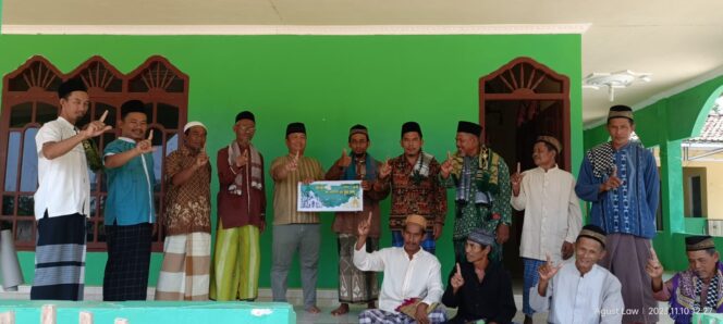 
					Fitra Agustinus Berikan Bantuan Masjid Al-Mu’min Kampung Mahabang