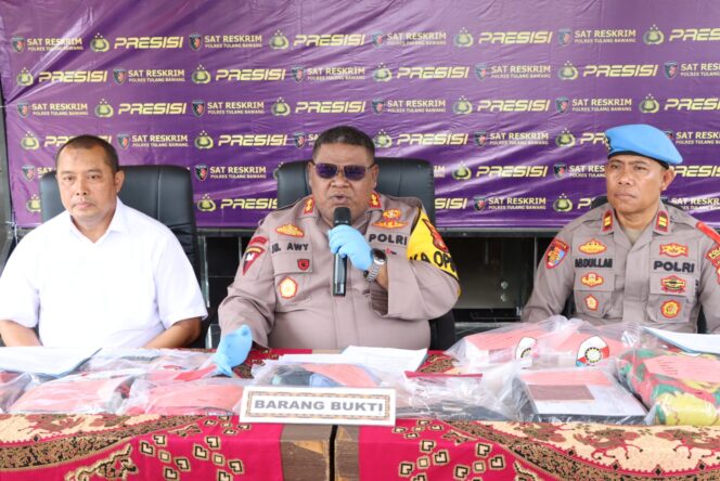 
					Konferensi Pers Akhir Tahun 2023, Polres Tulang Bawang Ungkap Ratusan Kasus dan Tersangka