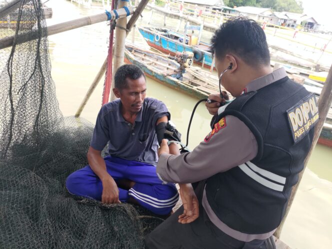 
					Polres Tulang Bawang Peduli Kesehatan Warga Masyarakat Pesisir Pantai