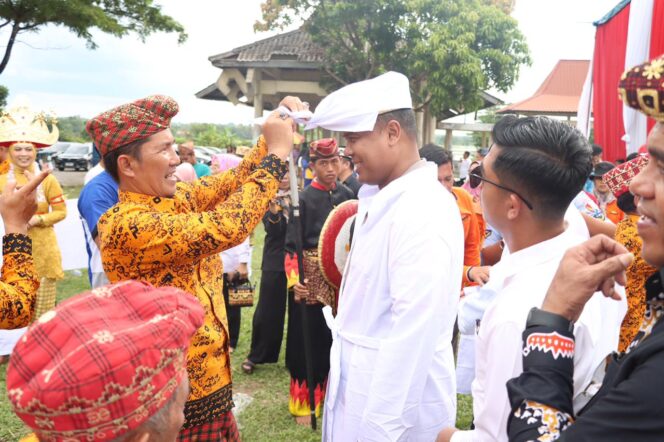 
					AKBP James Dianugerahi Gelar Adat Pada Acara Puncak Festival Megou Pak Tulang Bawang