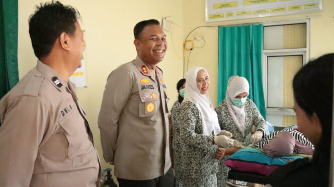 
					Seksi Dokkes Polres Tulang Bawang Gelar Bakti Kesehatan KB Gratis, AKBP James: Sebanyak 78 Warga Yang Mengikuti Kegiatan