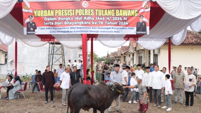 
					Polres Tulang Bawang Sembelih Belasan Hewan Kurban di Momen Hari Raya Idul Adha 1445 H