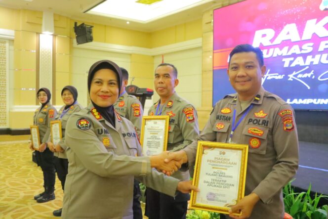 
					Polres Tulang Bawang Mendapatkan Reward Dari Polda Lampung, Ipda Bastian Sampaikan Pesan Ini