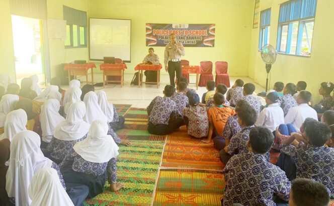 
					Gelar Police Goes To School di SMP Negeri 2 Banjar Baru, AKP Khoirul Harapkan Ini Kepada Para Pelajar