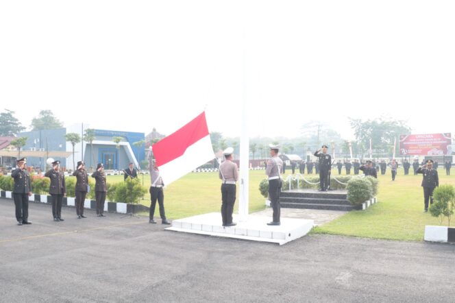 
					Polres Tulang Bawang Gelar Upacara Peringatan HUT Ke-79 Kemerdekaan RI, Kompol Mutolib Sampaikan Penekanan Kapolda Lampung