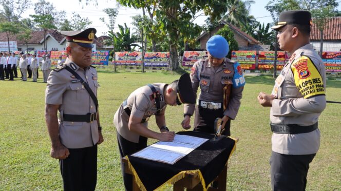 
					Polres Tulang Bawang Gelar Upacara Sertijab Kasat Samapta, AKBP James Sampaikan Pesan Ini