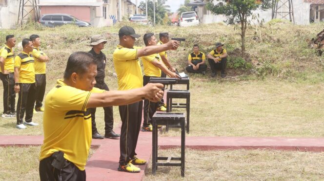 
					Polres Tulang Bawang Gelar Latihan Menembak, AKBP James Paparkan Tujuannya