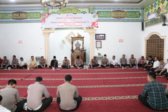 
					Polres Tulang Bawang Gelar Zikir dan Doa Bersama Sambut Hari Bhayangkara Ke-79, AKBP Yuliansyah Paparkan Tujuannya