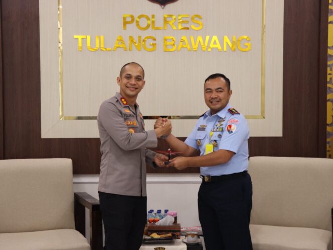 
					Kapolres Tulang Bawang Terima Kunjungan dan Silaturahmi Danlanud Pangeran M Bun Yamin Yang Baru Dilantik