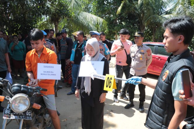 
					Polres Tulang Bawang Gelar Rekonstruksi Pembunuhan Berencana di Kebun Singkong, Ada 30 Adegan Yang Diperagakan