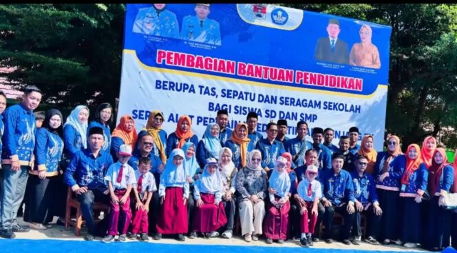 
					Bupati Mesuji Elfianah,S.E., Serahkan Batuan Perlengkapan Sekolah, Wujudkan Pendidikan Unggul dan Inklusif