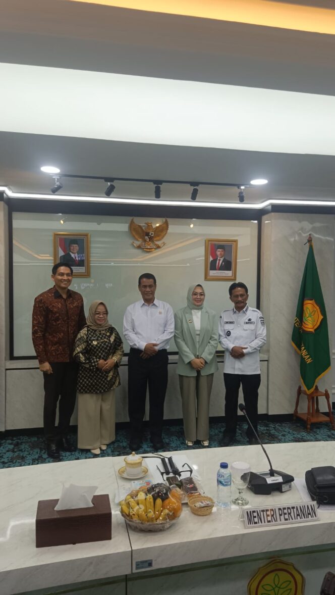 
					Darurat El Nino Godzila, Bupati Mesuji Elfianah Ketok Pintu Mentan Amran, Butuh Benih hingga Teknologi Presisi