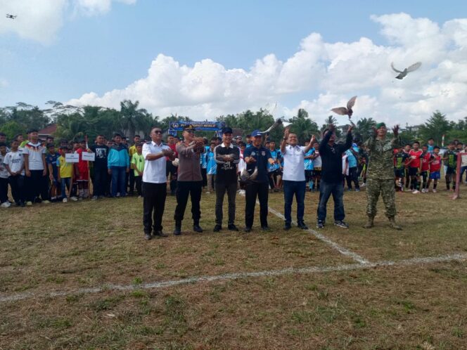 
					Pembukaan piala Soeratin U-13 dan U-15 tingkat kabupaten Mesuji tahun 2026 resmi dibuka dan berlangsung di lapangan Nusa Indah Wonosari*